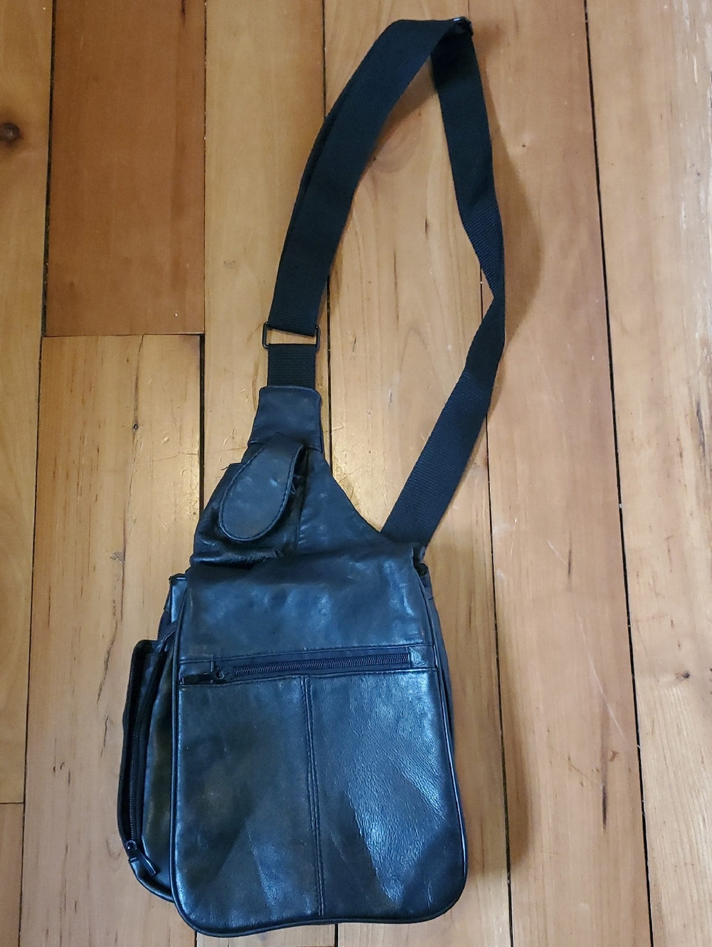 BUXTON Black Leather Crossbody Sling Bag